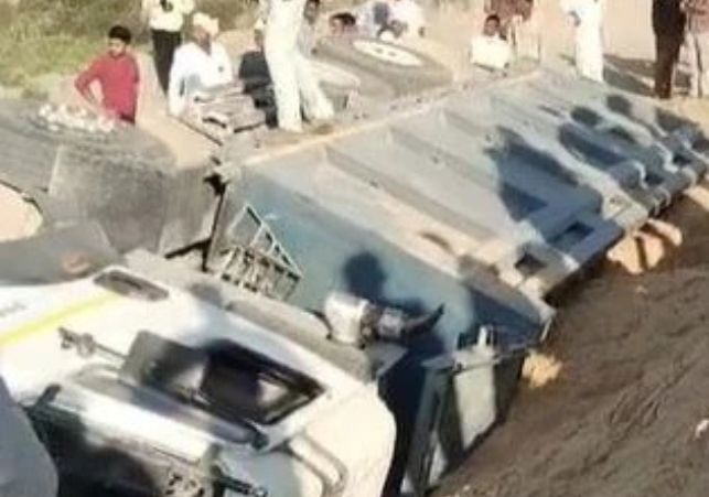Gujarat Sand-laden truck 